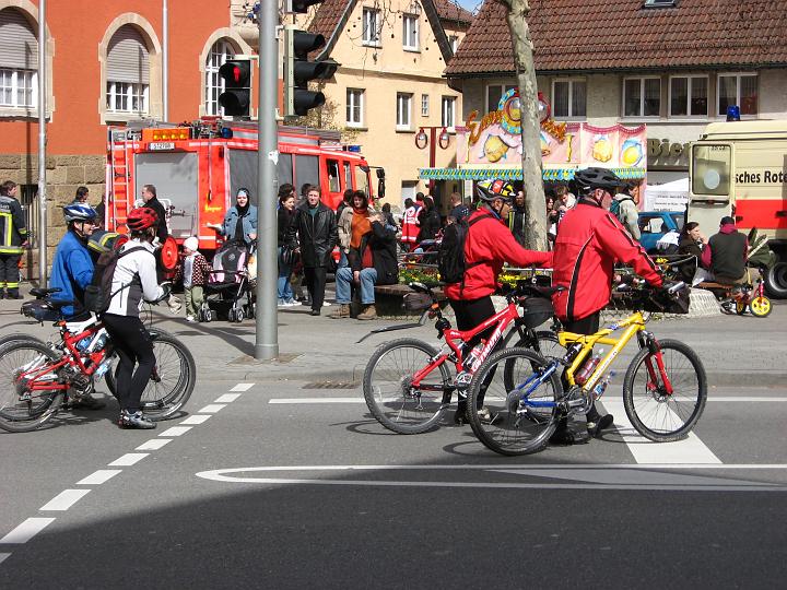 IMG_0573.JPG - German bicyclists move away.